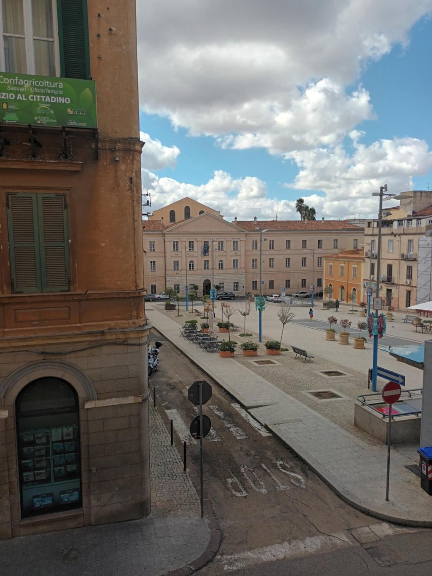 B&B Le Finestre Su Via Cavour Sassari Eksteriør bilde